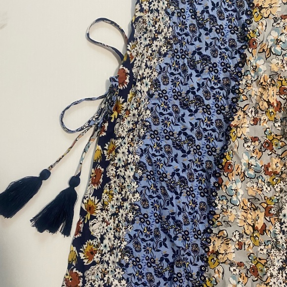 Hallelu Boutique - Strapless Navy Floral Jumpsuit with Tie Back/Leg Slits - L - Picture 2 of 10